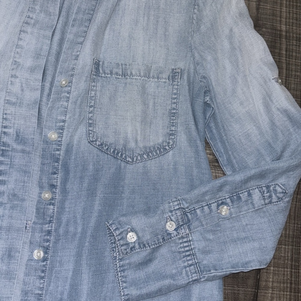 cloth & stone Light Wash Denim Button-Front Shirt - Picture 3 of 4